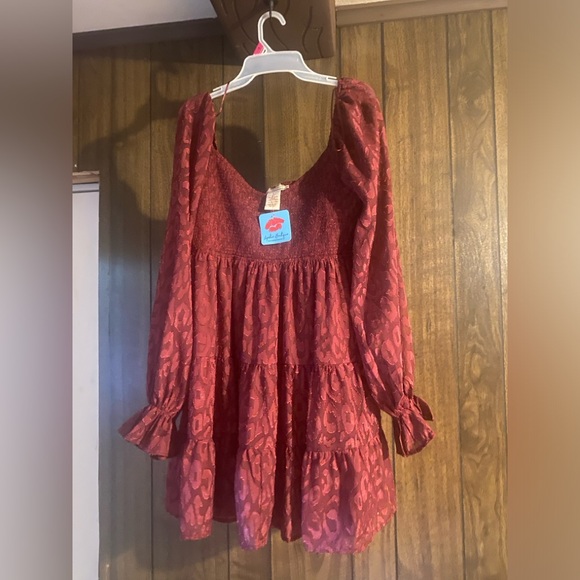 Dresses & Skirts - Classy maroon floral dress for any occasion